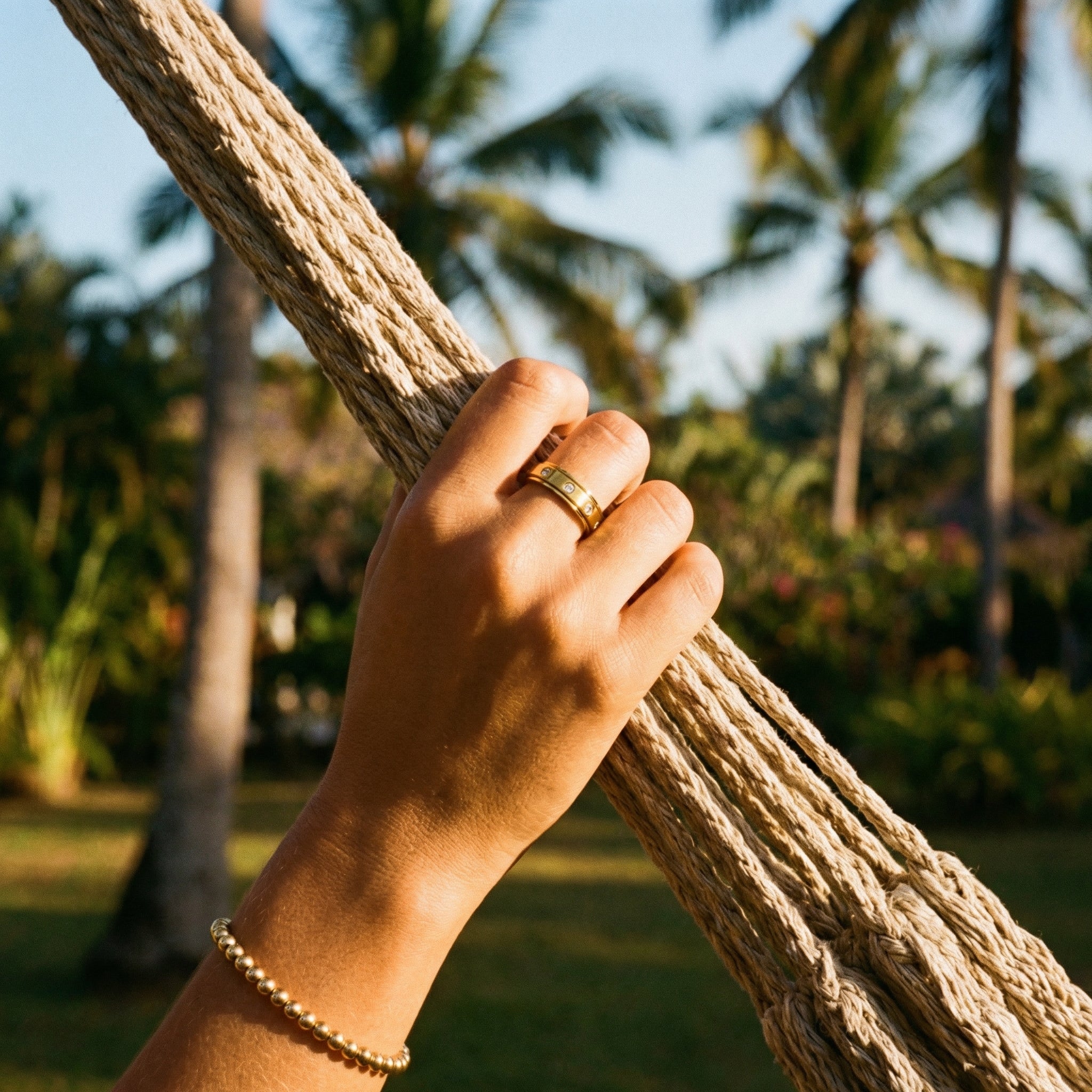 Amore Spinning Anxiety Ring – 18K Gold Zirconia Waterproof