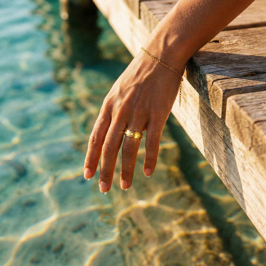 Amore Spinning Anxiety Ring – 18K Gold Zirconia Waterproof