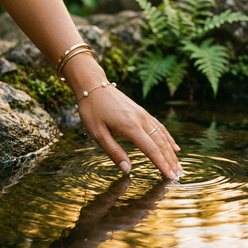 Elia Dainty Pearl Bracelet – 14K Gold Waterproof