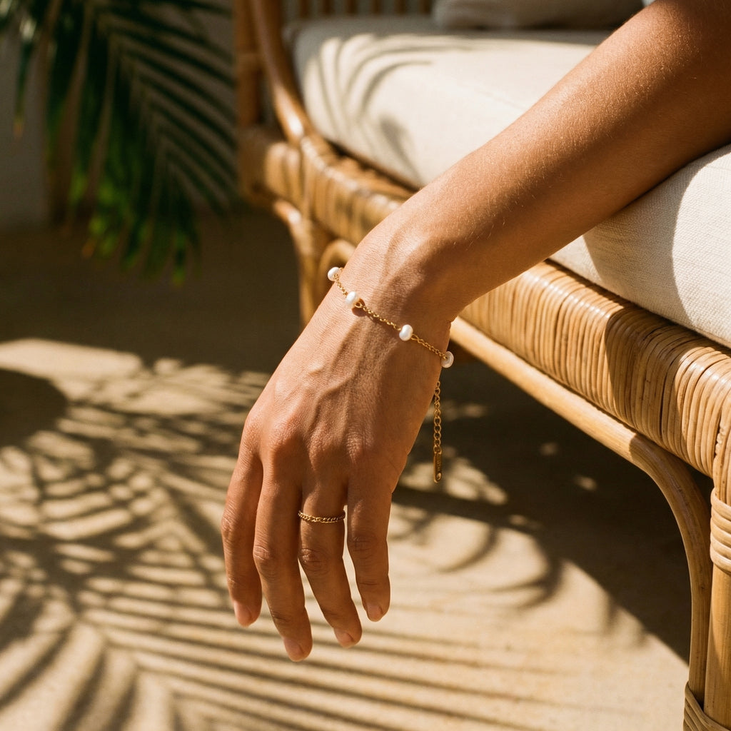 Elia Dainty Pearl Bracelet – 14K Gold Waterproof