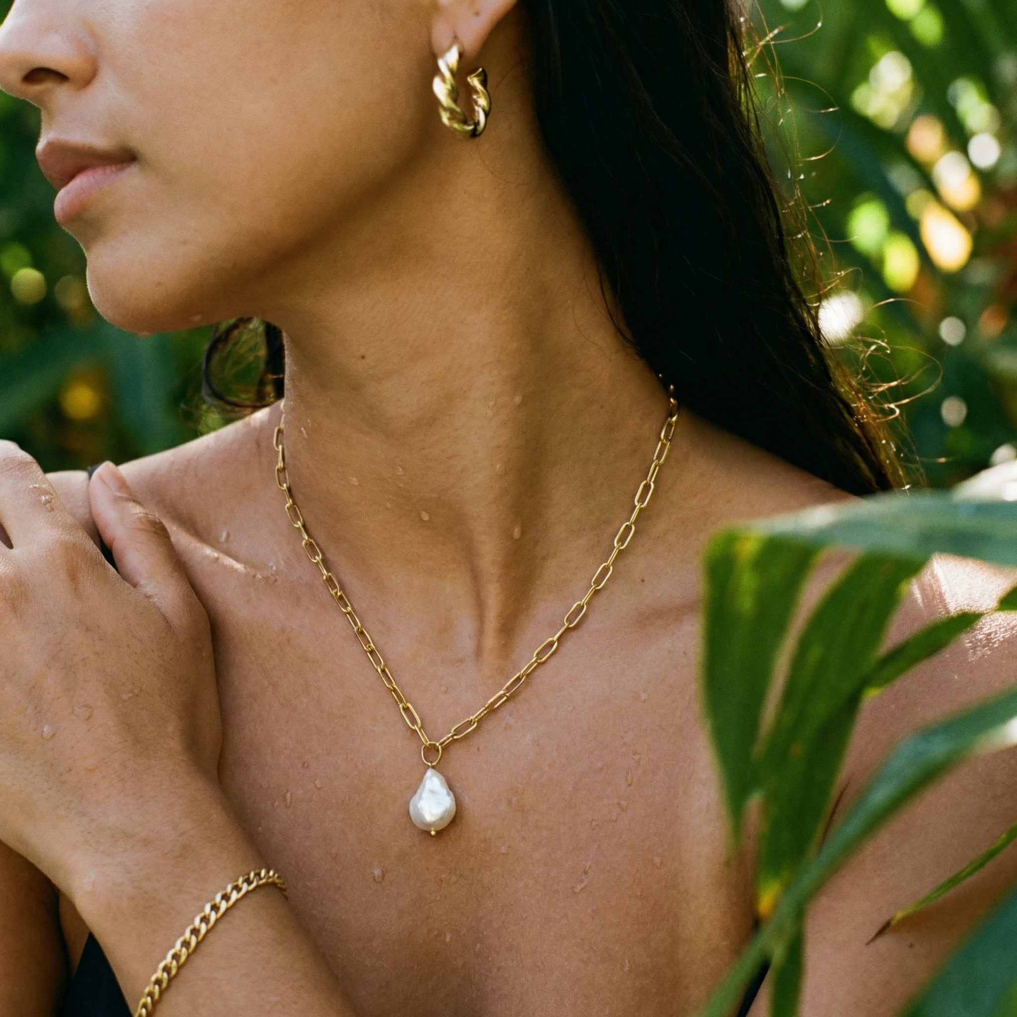 Venna Pearl Coin Paperclip Necklace – 14K Gold Waterproof